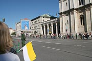 Warten auf den Papst (Foto: Martin Schmitz)